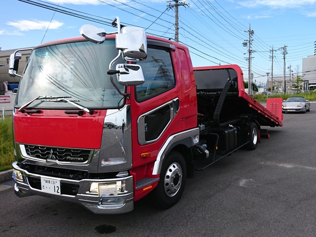 本日の業務は車検 ２ ポルシェ 積載車ファイター ２本立て アクト オートモービルストア